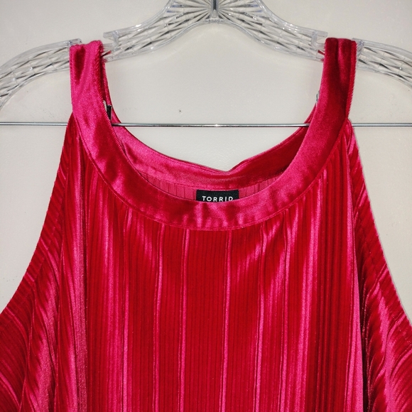 NWT TORRID Red Velvet Pleated High Neck Flowy Halter Top Sz. 5X / 28 - Picture 7 of 14